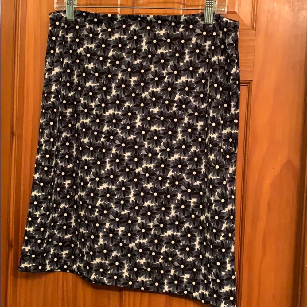 DKNY petite black daisy skirt
